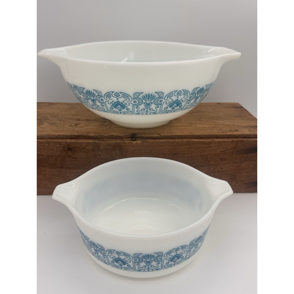 Pyrex Horizon Blue 2 Piece Bowl Set #443, 2 1/2 QT & #472, 1 1/2 PT Vintage
